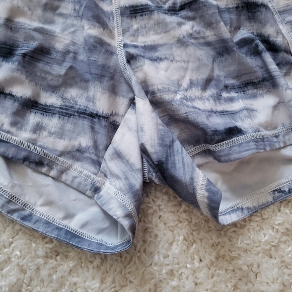 Athleta Athletic Shorts Running Workout Camouflage Camo gray white Womens Medium - Picture 2 of 7